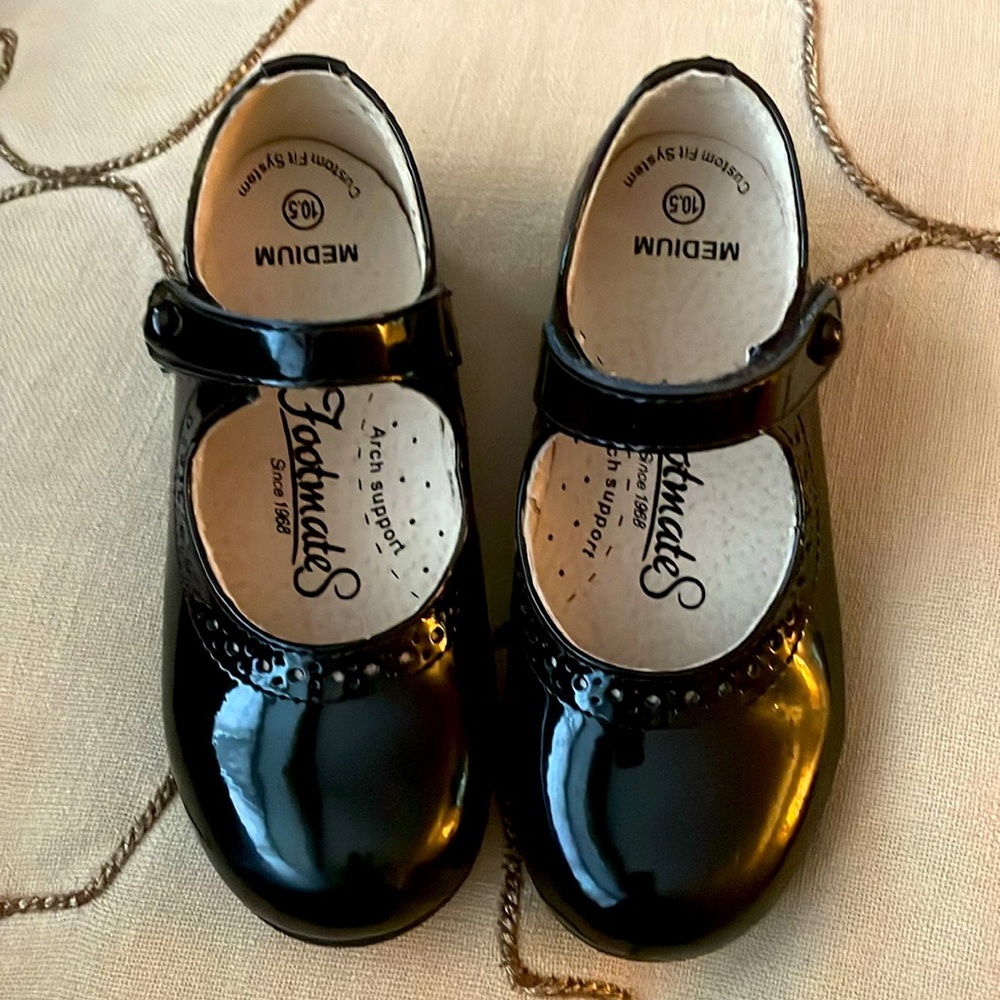 Footmates Black Patent Leather Mary Jane Shoes 10.5 LIKE NEW